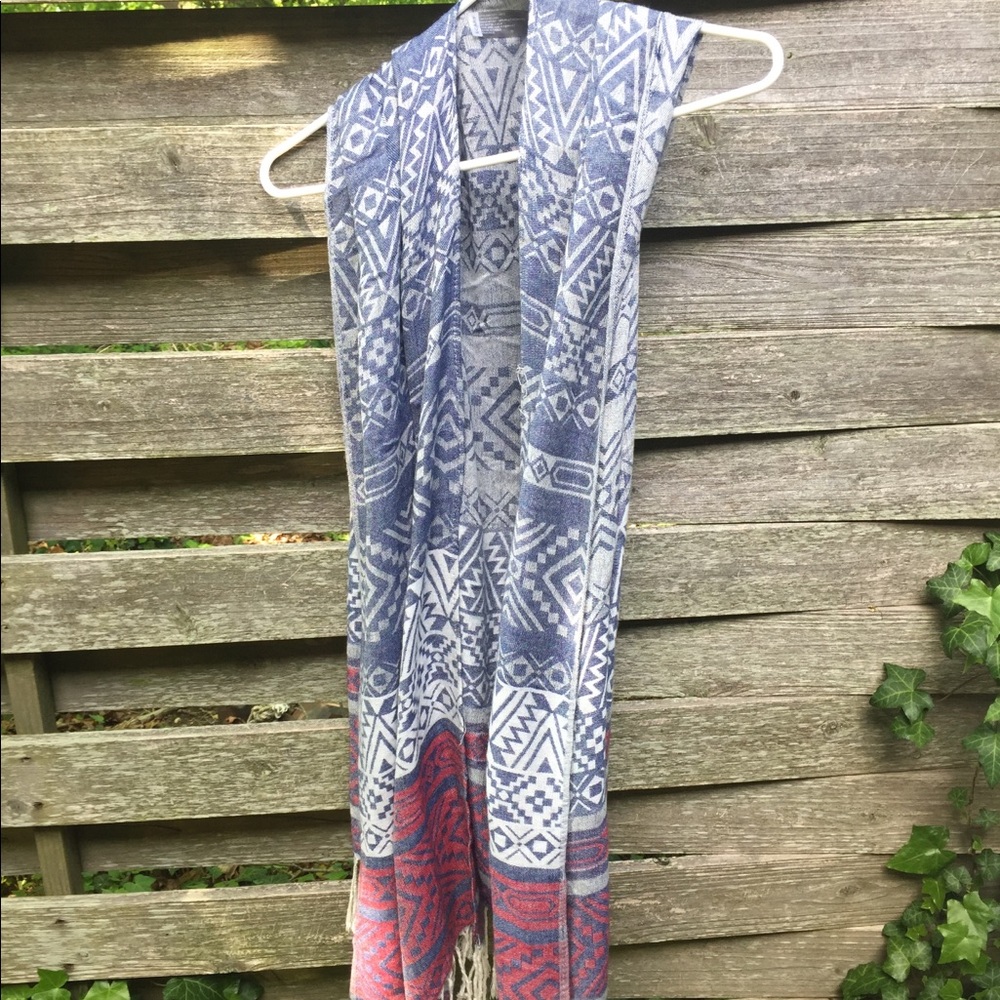 Tilly’s scarf poncho - Picture 4 of 5